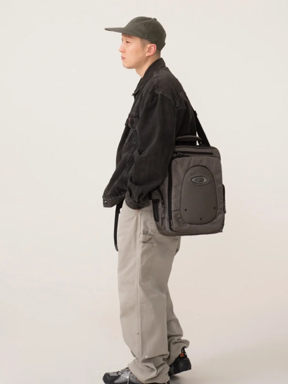 Oakley Tactical Field Gear Vertical Messenger Tech Bag 2.0